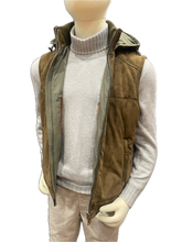 Load image into Gallery viewer, Gilet with hood
